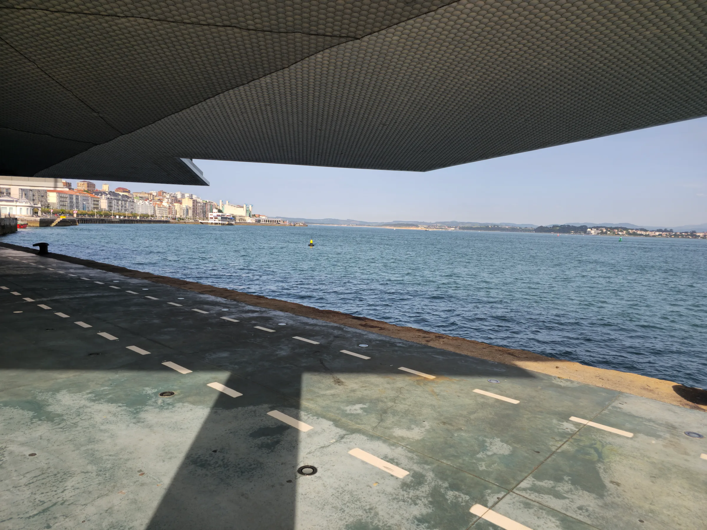 Puertochico de Santander en tarde de primavera desde el paseo marítimo